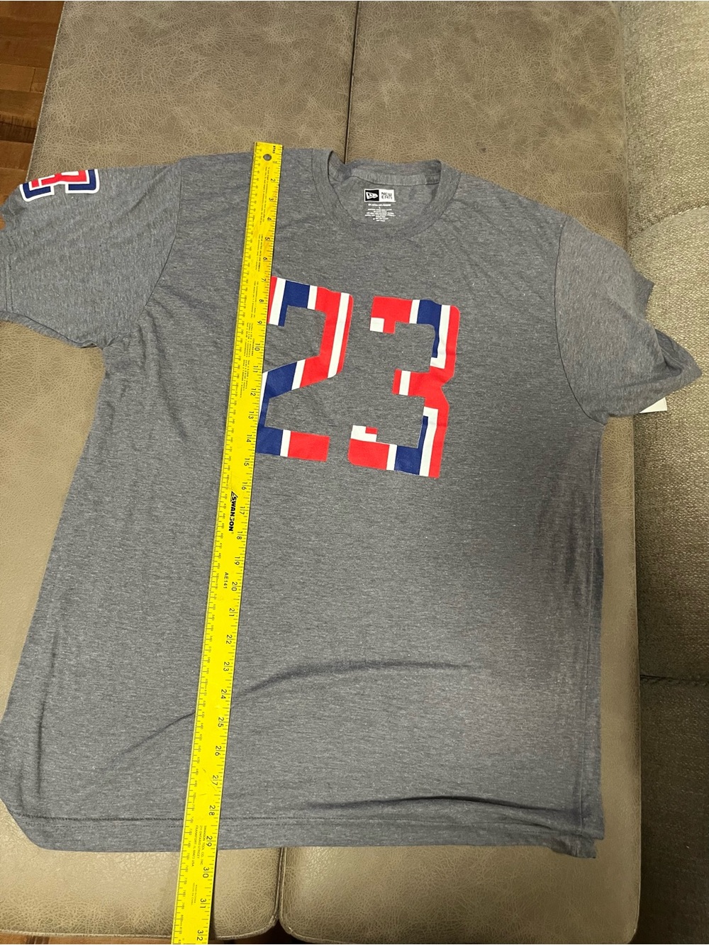 New Era Men's Gray '23' Graphic Short Sleeve Tee size large
